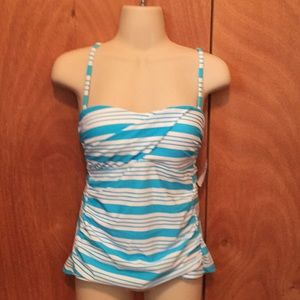 NWT Swim Top with built in bra💙
